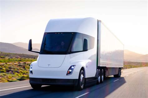 Tesla Semi truck enters production with first deliveries by end of 2022 | Move Electric