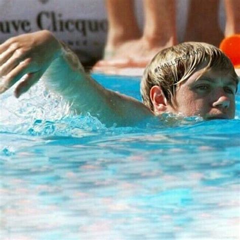 I wanna jump in the pool with him | Niall horan, One direction, Singer