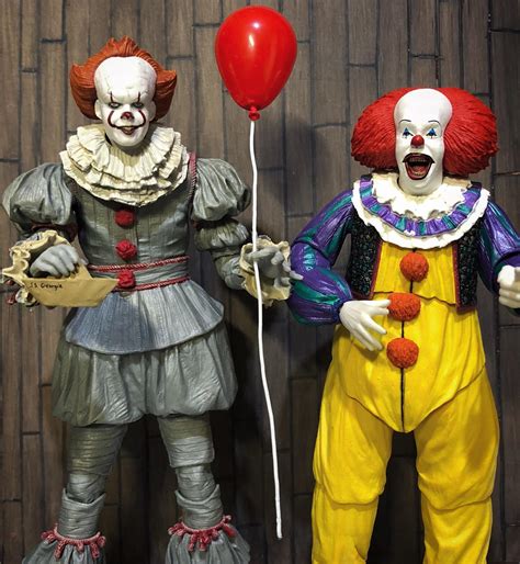 🤡 Pennywise (2017) , Pennywise (1990) (NECA) : r/ActionFigures