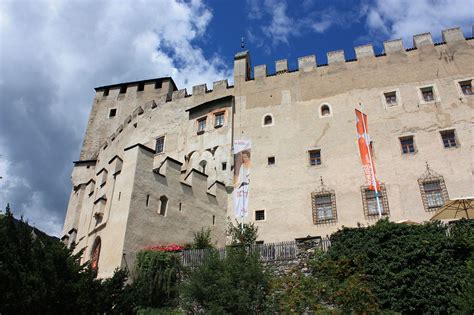 File:Lienz - Schloss Bruck2.JPG - Wikimedia Commons