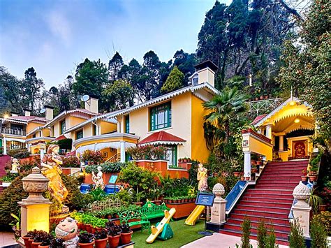 Top 20 Luxury Hotels in Darjeeling - Sara Lind's Guide 2024