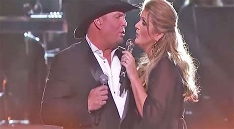 Garth & Trisha Steal The CMAs With Classic Country Duets – Country Music Nation