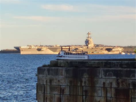 I took a picture of the Harbour Queen : r/halifax