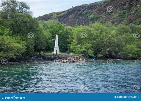 Captain Cook Monument Hawaii Editorial Photography - Image of blue ...