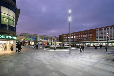 SHUFFLE creates a safe and interactive landscape in Crawley town centre | Schréder