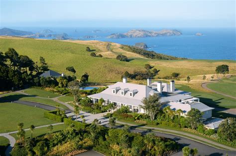 The Luxury Lodge Series: Luxury Lodges of New Zealand