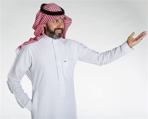 Kandura | The History Behind The Traditional Dress Of Emirati Men