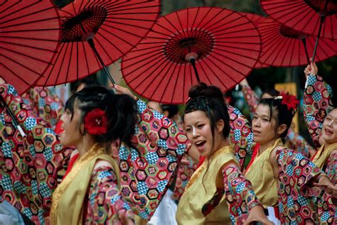 Dances with Umbrellas | 2011 Sasebo Yosakoi Dance Festival S… | Flickr