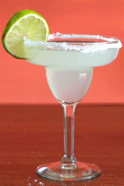 Margarita Recipe: the Classic Tequila Drink | Mix That Drink