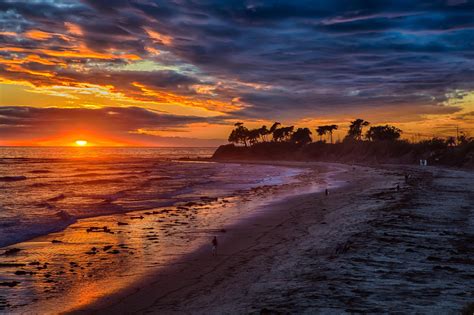 Santa Barbara Sunset | Santa barbara beach, Ocean photography, Sunset