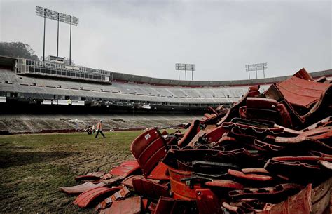 Last team at Candlestick Park is bent on demolition