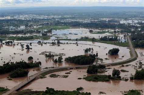 Kenya floods have killed nearly 200, displaced thousands | CBC News