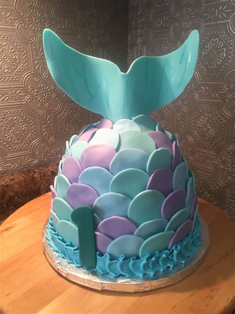 Mermaid tail cake | Mermaid tail cake, Cake decorating, Cake