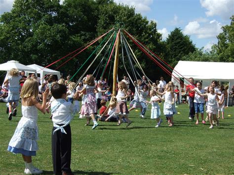 "Bringing in the May" - the history and culture of the traditional English May Day | HubPages