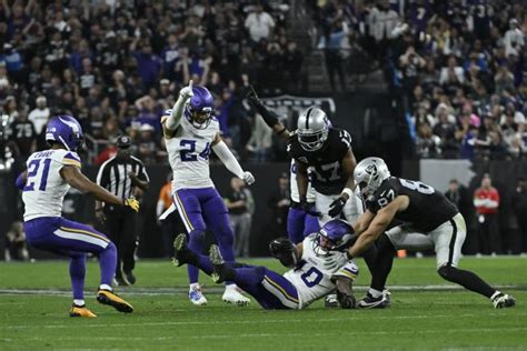 Vikings beat Raiders 3-0 in lowest-scoring NFL game in 16 years | Newser