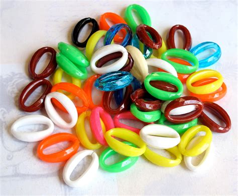 Random Assortment Of Vintage Plastic Chain Connectors | Brooklyn Charm