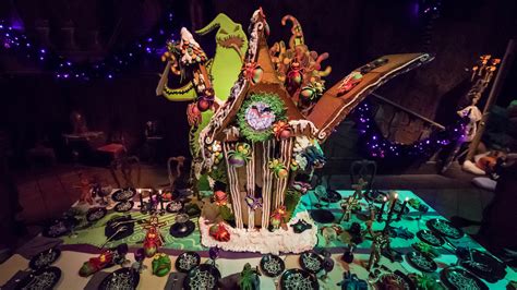 2017 Haunted Mansion Holiday Gingerbread House at Disneyland Park | The ...