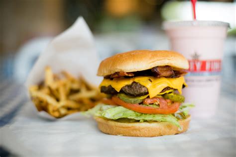 Mighty Fine Burgers, Fries & Shakes