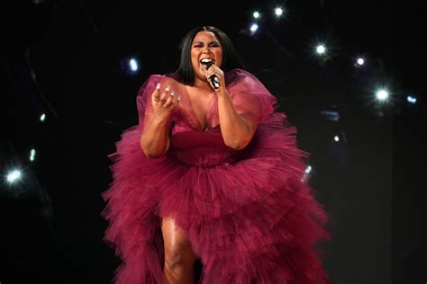 Lizzo : Lizzo Opens Grammys With Medley Watch Stereogum : The truth hurts singer was frank.