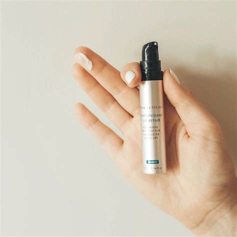 SkinCeuticals Antioxidant Lip Repair 10ml - Green Dental