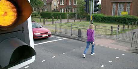 Pedestrian crossings in the UK explained | Carwow