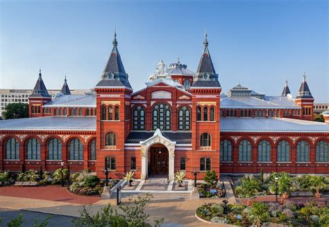 Smithsonian reopening Arts & Industries Building with FUTURES | blooloop