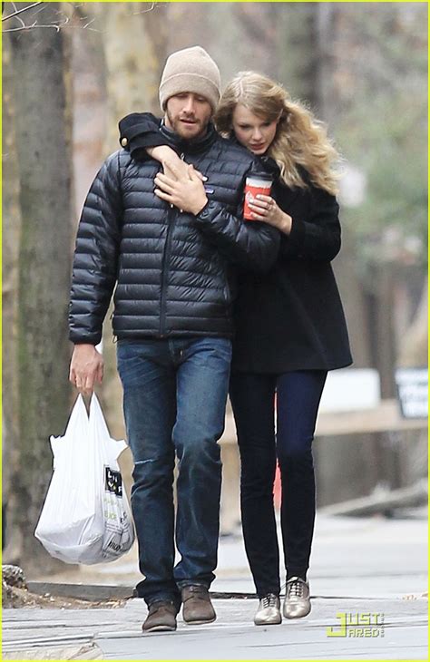 Jake Gyllenhaal & Taylor Swift: More Thanksgiving Pics!: Photo 2502026 ...