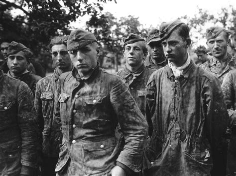 File:German prisoners SS-Panzerdivision Totenkopf.jpg