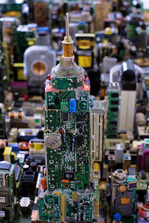 Artist Uses Old Computer Parts to Recreate Midtown Manhattan - TechEBlog