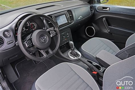 2016 Volkswagen Beetle Denim feels like driving your jeans | Car Reviews | Auto123