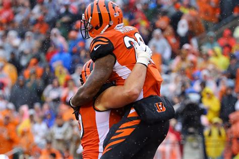 Joe Mixon scores go-ahead TD, runs out clock in Bengals’ win over Bills