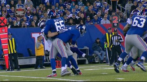 Vikings DE Jared Allen sacks Eli Manning