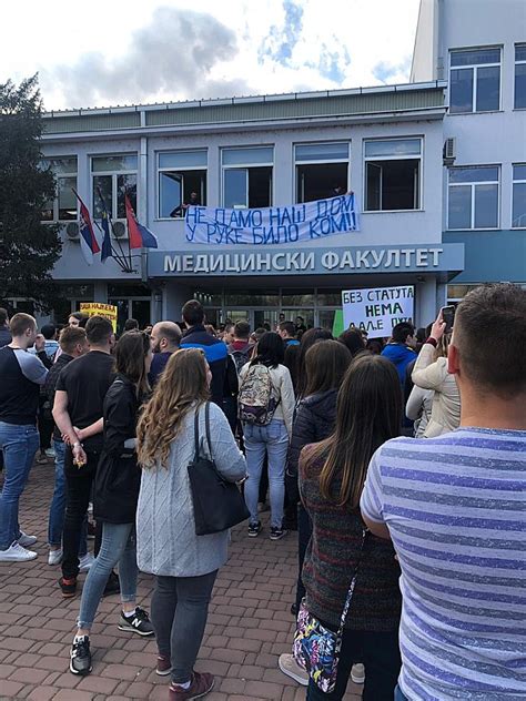 Studenti traže da vlast odblokira Medicinski fakultet - Novi Sad