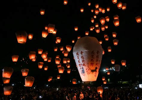 9 Facts About Sky Lantern Festival - Facts.net