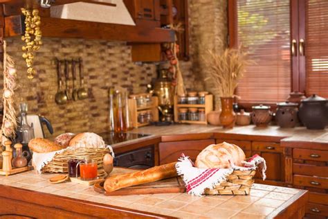 Today's Homeowners: 5 Popular Traditional Kitchen Designs