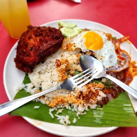 Bumbung Nasi Lemak at Sea Park