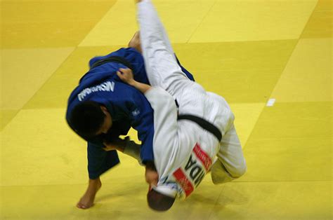 TECHNIQUE DE JUDO : uchi-mata