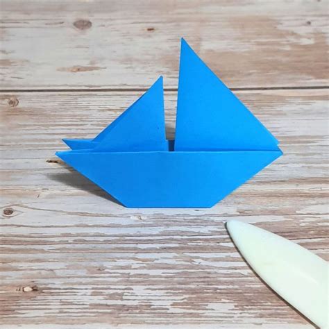 Simple step-by-step origami boat tutorial – The Craft Fantastic