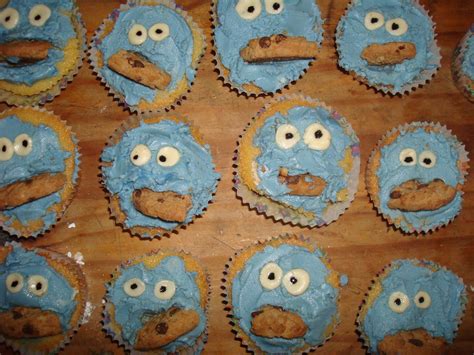 Cookie Monster Cakes (caught) | _-_-Simon-_-_ | Flickr