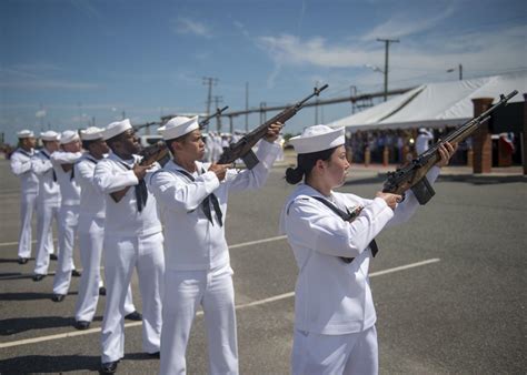 USS Scorpion family members remember 99 submariners lost, 50th anniversary ceremony held at ...