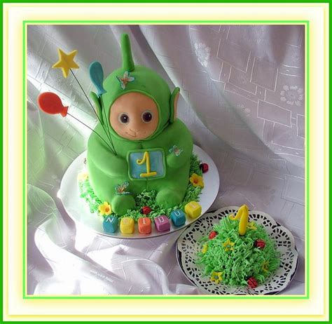 Teletubby Dipsy cake - Decorated Cake by Divia - CakesDecor