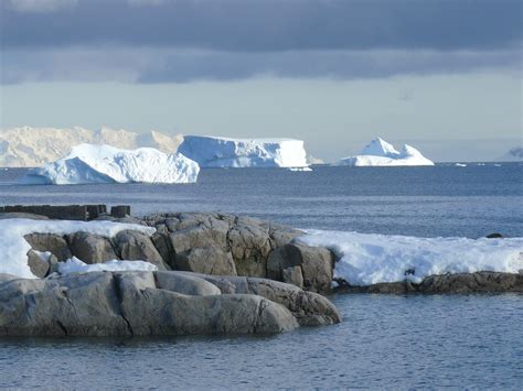 Seasons in the Antarctic Peninsula: Weather and Climate