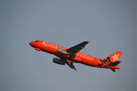 Jetstar A320 at Melbourne on May 11th 2016, tail strike on takeoff ...