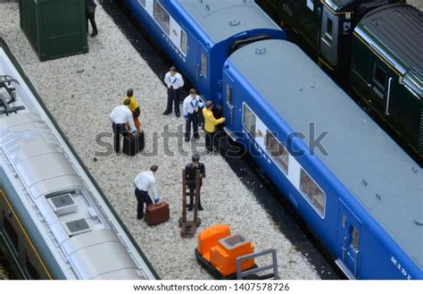 1 Pullman Porter Rail Images, Stock Photos & Vectors | Shutterstock