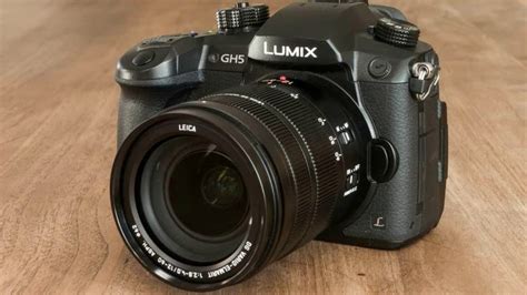 Panasonic Lumix GH5 review - YouTube