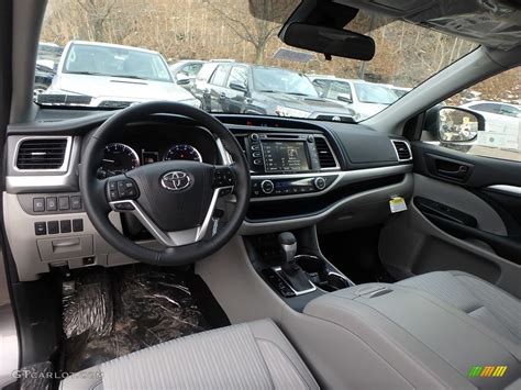 2018 Toyota Highlander LE AWD Interior Color Photos | GTCarLot.com