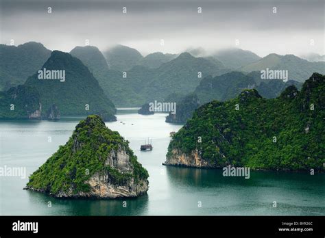 Ha Long Bay. Quang Ninh province, Vietnam, Asia Stock Photo - Alamy