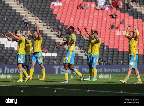 Sheffield Wednesday players celebrate their teams win Stock Photo - Alamy