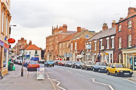 Market Weighton High Street, 1995 © Ben Brooksbank :: Geograph Britain and Ireland