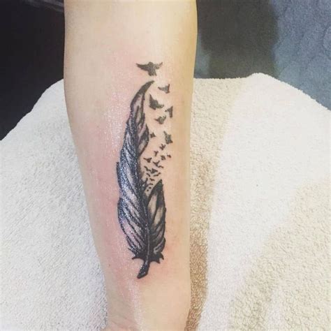 60+ Beautiful Female Feather Tattoo Design Ideas (2021 Updated ...